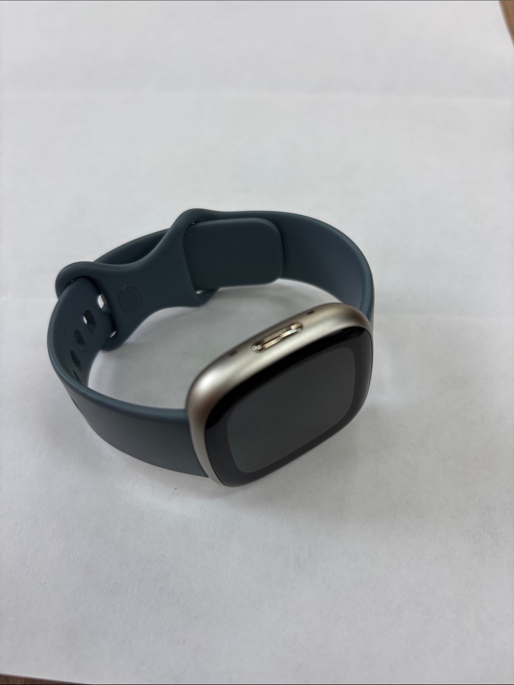 Fitbit Versa 4 (Waterfall Blue/Platinum Aluminum) w/extra silicone bands - Picture 2 of 6
